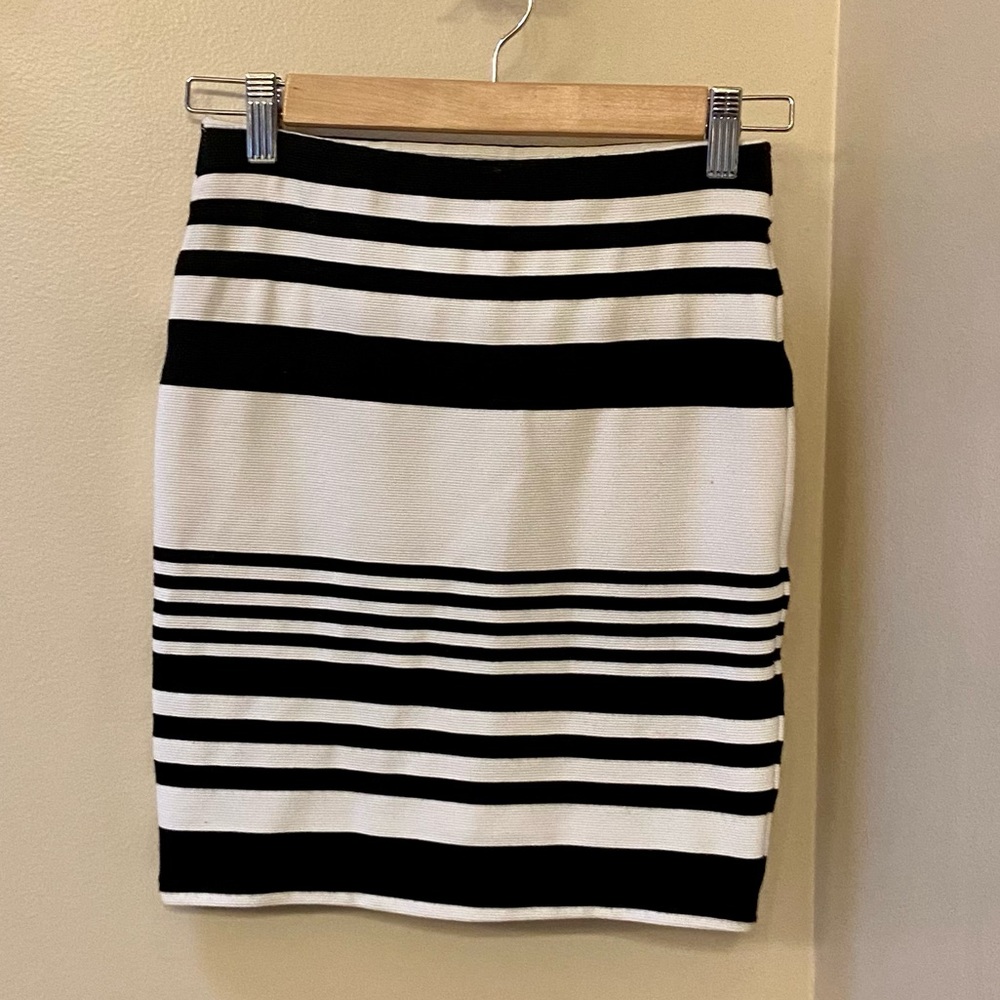Forever 21 black and white striped knit skirt